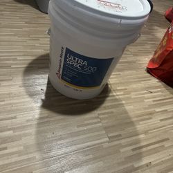 Ben Moore Linen White Flat 5 Gallon