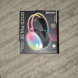 Over Ear Wire Headphones with Microphone Earphones for Gaming Meeting Headsets Clear Reception Comfortable Fit
