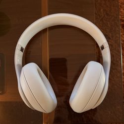 BRAND NEW - Beats Studio Pro