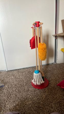 Kids play cleaning set