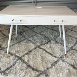 White Desk 