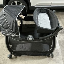 Eddie Bauer Portable Crib / Bassinet 