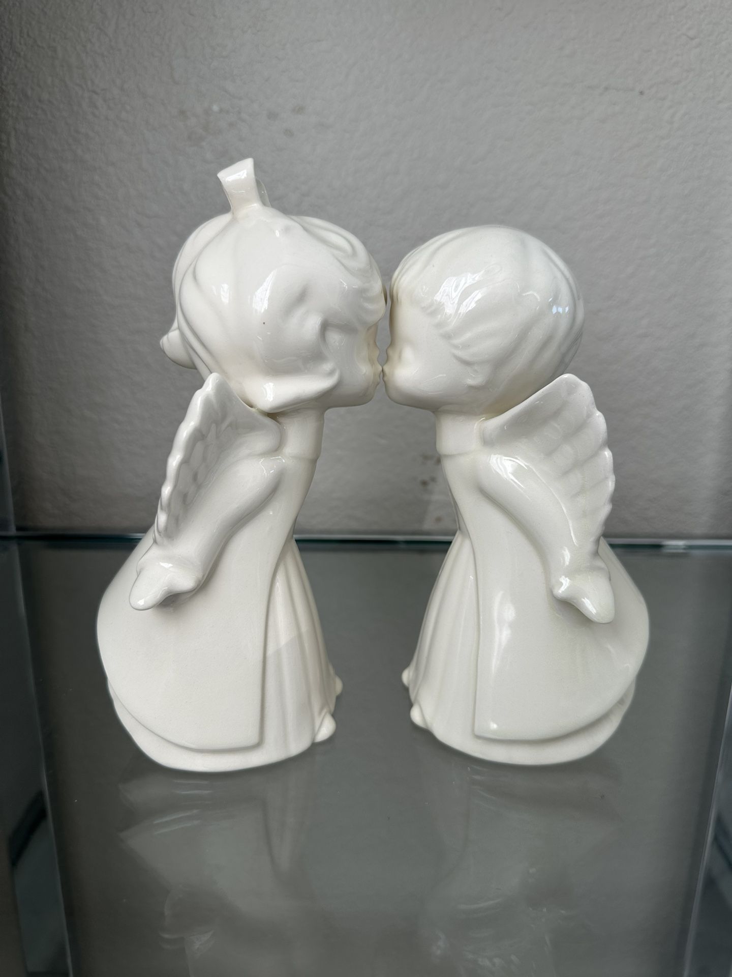 Vintage Pair of 7" Ceramic Porcelain BOY & GIRL Kissing ANGELS Glossy White