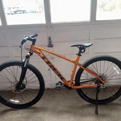 Trek Marlin 6 bike