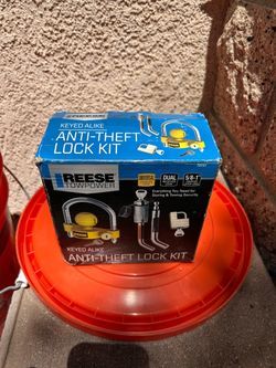 Reese tow hitch lock kit. Missing key but easily replaced.