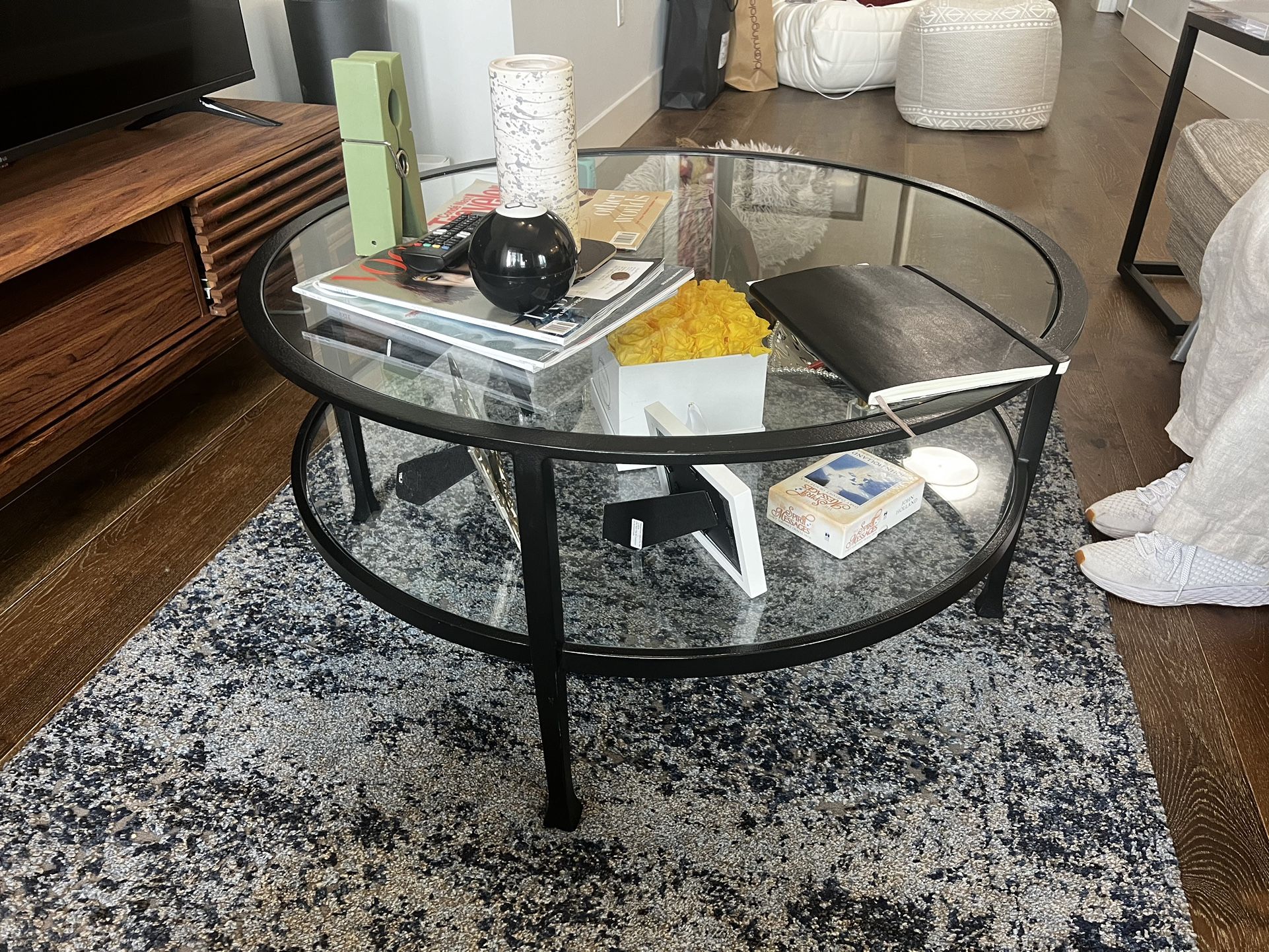 Pottery Barn Tanner Round Coffee Table (36”) for Sale in Boca Raton, FL