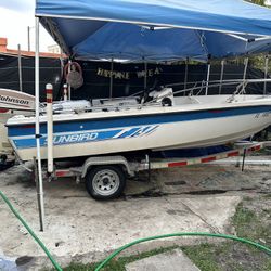 Sunbird 15.9 ft boat with 2-stroke 40 hp outboard motor 2004.