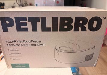 Automatic wet cat food feeder
