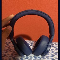 JBL 770 NC headphones