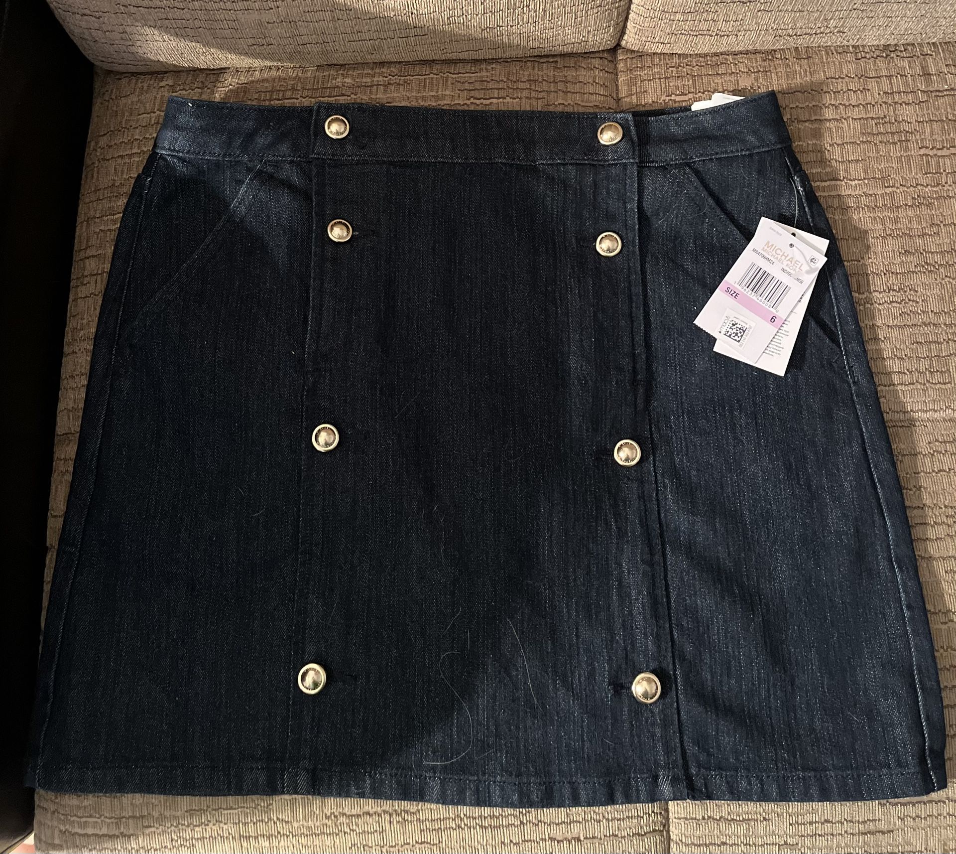 - ✨ Michael Kors Dark Wash Denim Skirt ✨ Size: 6 | NWT (New With Tags)