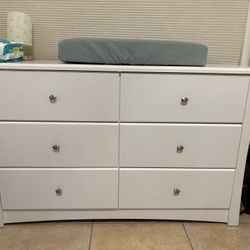 Storkcraft Crescent 6-Drawer Dresser (White) 