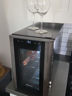 Wine Enthusiast 6-Bottle Wine Cooler – Excellent Condition