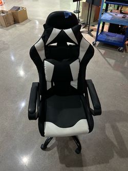 Black and White Racing Style Gaming Chair