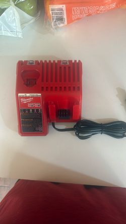Milwaukee M12/M18 Charger