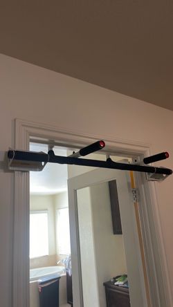 Doorframe Pull-Up Bar