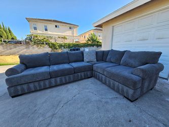 (PENDING) Like New Excellent Gray Sectional Sofa