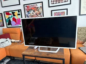 32-inch class), It’s a 1920×1080 Full HD IPS, 60 Hz monitor with HDMI and VGA.