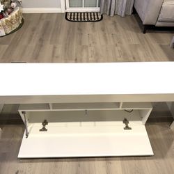 Excellent condition TV Stand/cabinet With building LED