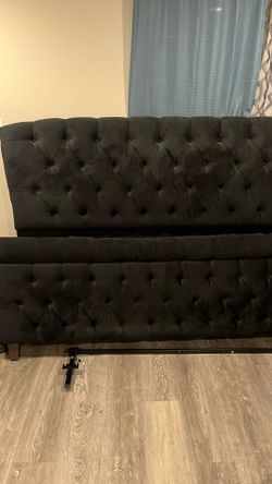 Queen  bed  set with footboard