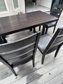 Dinner Table For 6/7