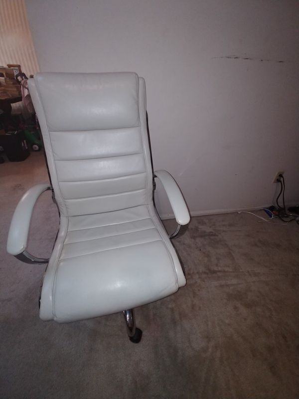 Nice Leather Executive Office Chair For In St Peters Mo Offerup