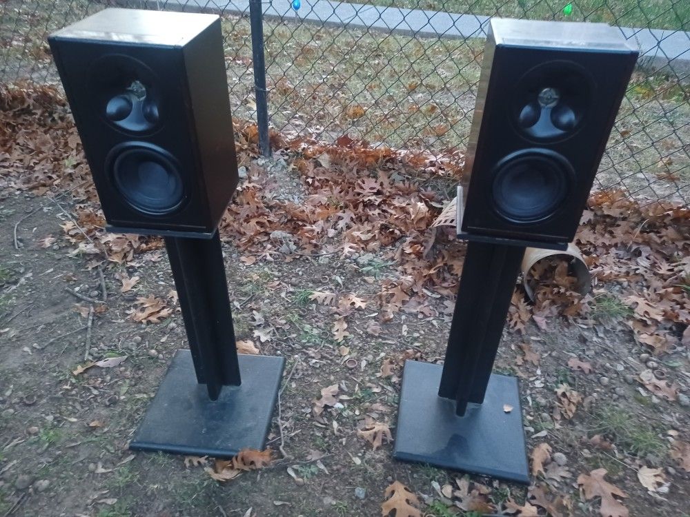KLIPSCH WB14 WIRED BOOKSHELF SPEAKERS WITH STANDS $500 FINAL PRICE SEE 👀 ALL PICTURES 