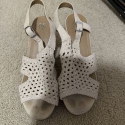 BEIGE WEDGE HEELS