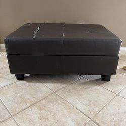 Leather ottoman / storage box / toy box / coffee table - the top needs re upholstery 38”x 27”x 17” high