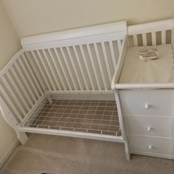 Delta Children Princeton Junction 4-in-1 Convertible Crib and Changer 