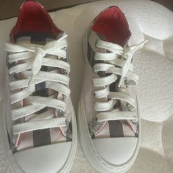 Burberry Shoes 👟 