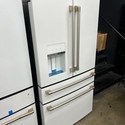 CAFE 22.3 cu. ft. Smart Four-Door French Door Refrigerator 