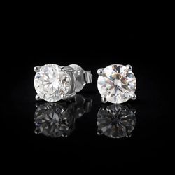 Gra moissanite   0.5 ct earrings