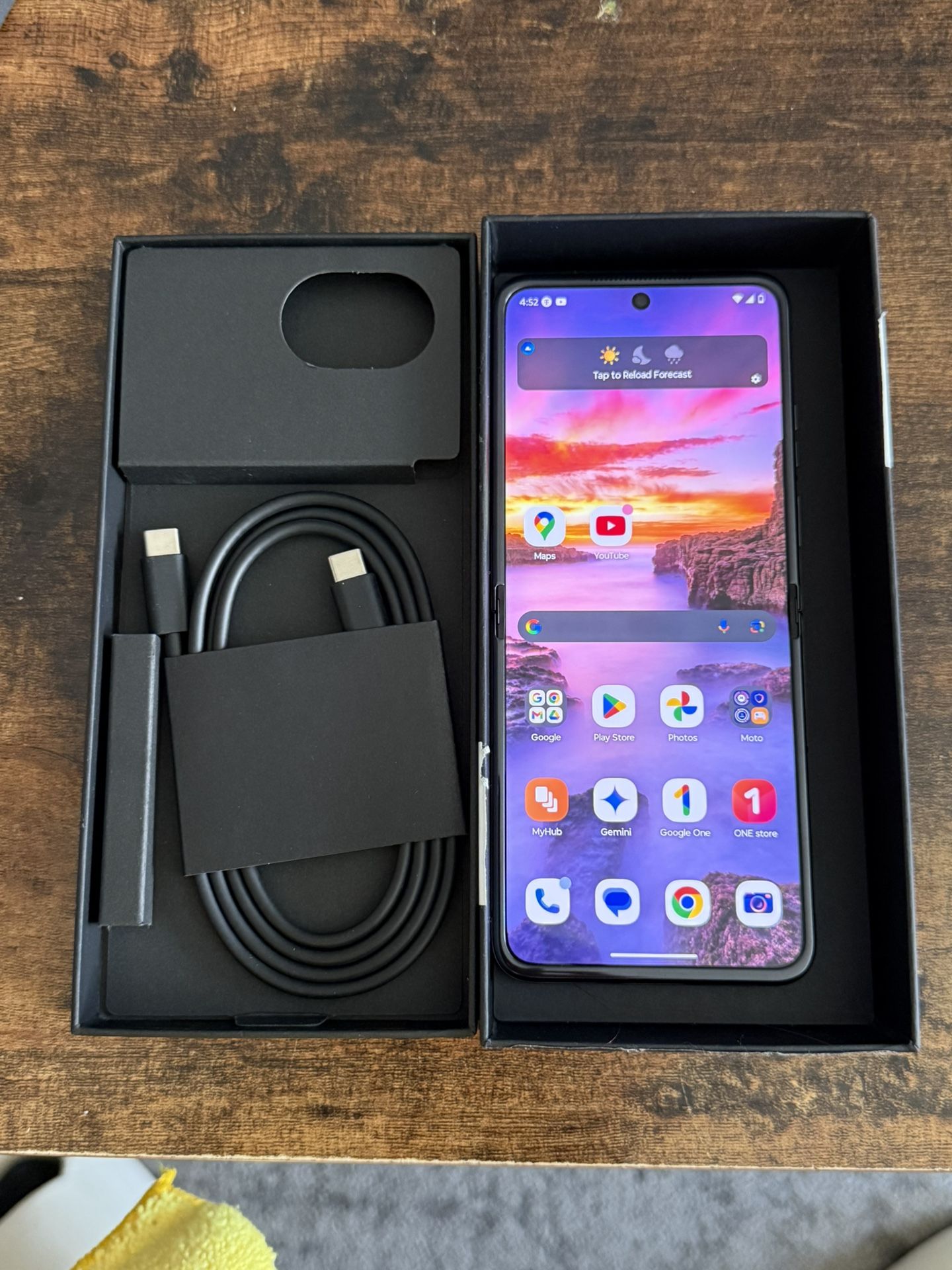 Moto RAZR 2024 256gb Unlocked