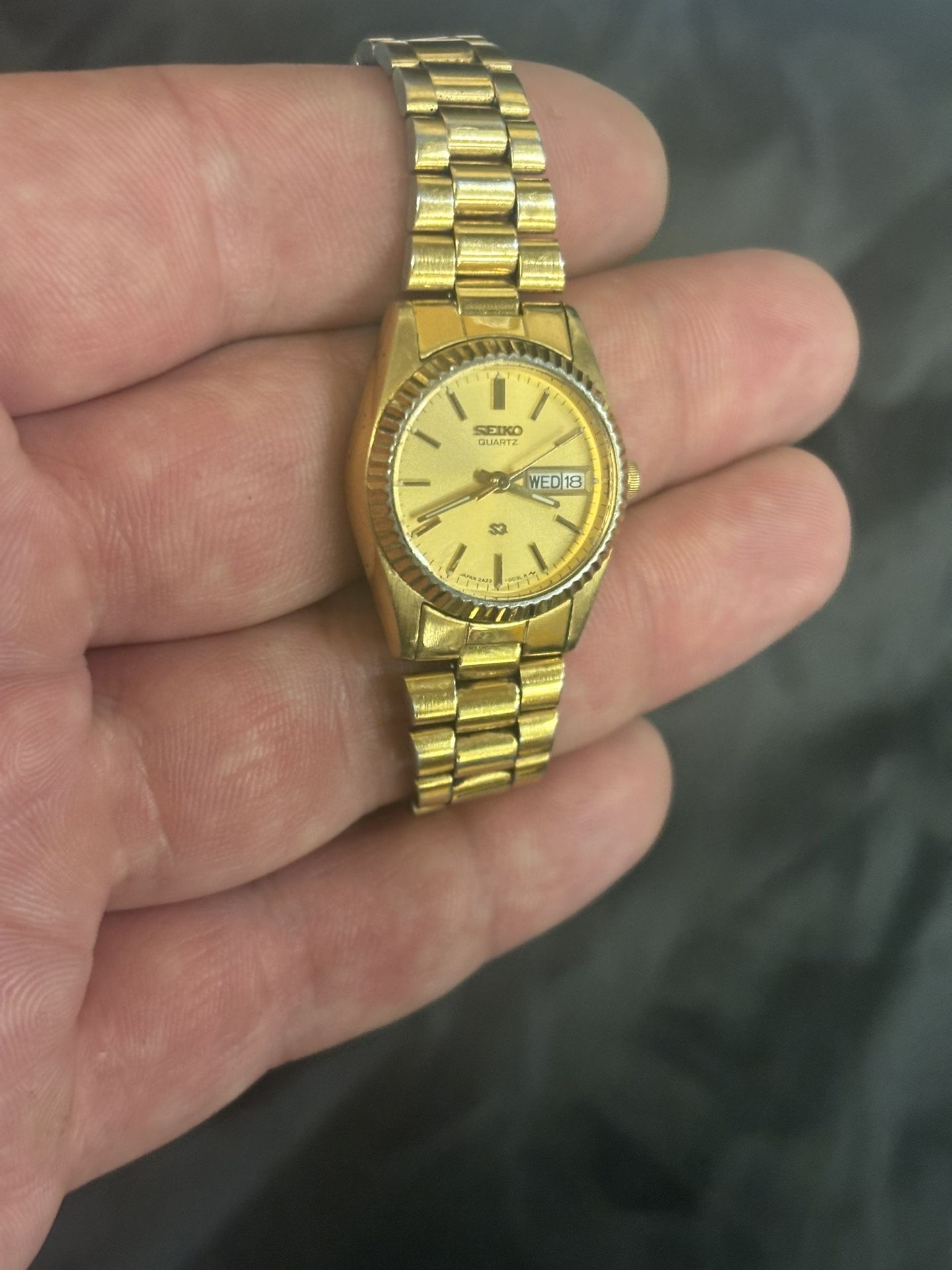 Seiko 2A23-0039 Gold Tone Women’s Watch! New Battery. Seiko Seiko 2A23-0039 Gold Tone Women main image 3