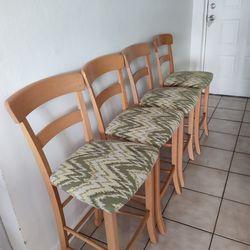 Set of Bar Stools/ Juego de 4 sillas de barra