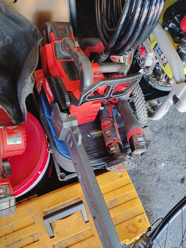 Milwaukee Chainsaw Cordless Battery Operated