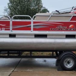 2015 20ft. Suntracker Bass Buggy