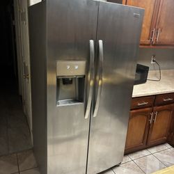 Refrigerator 
