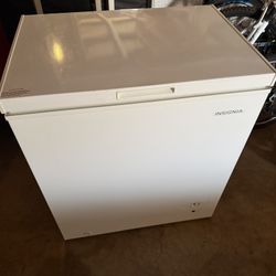 Insignia-5.0 Cu. Ft. Chest Freezer-White (Almost New)