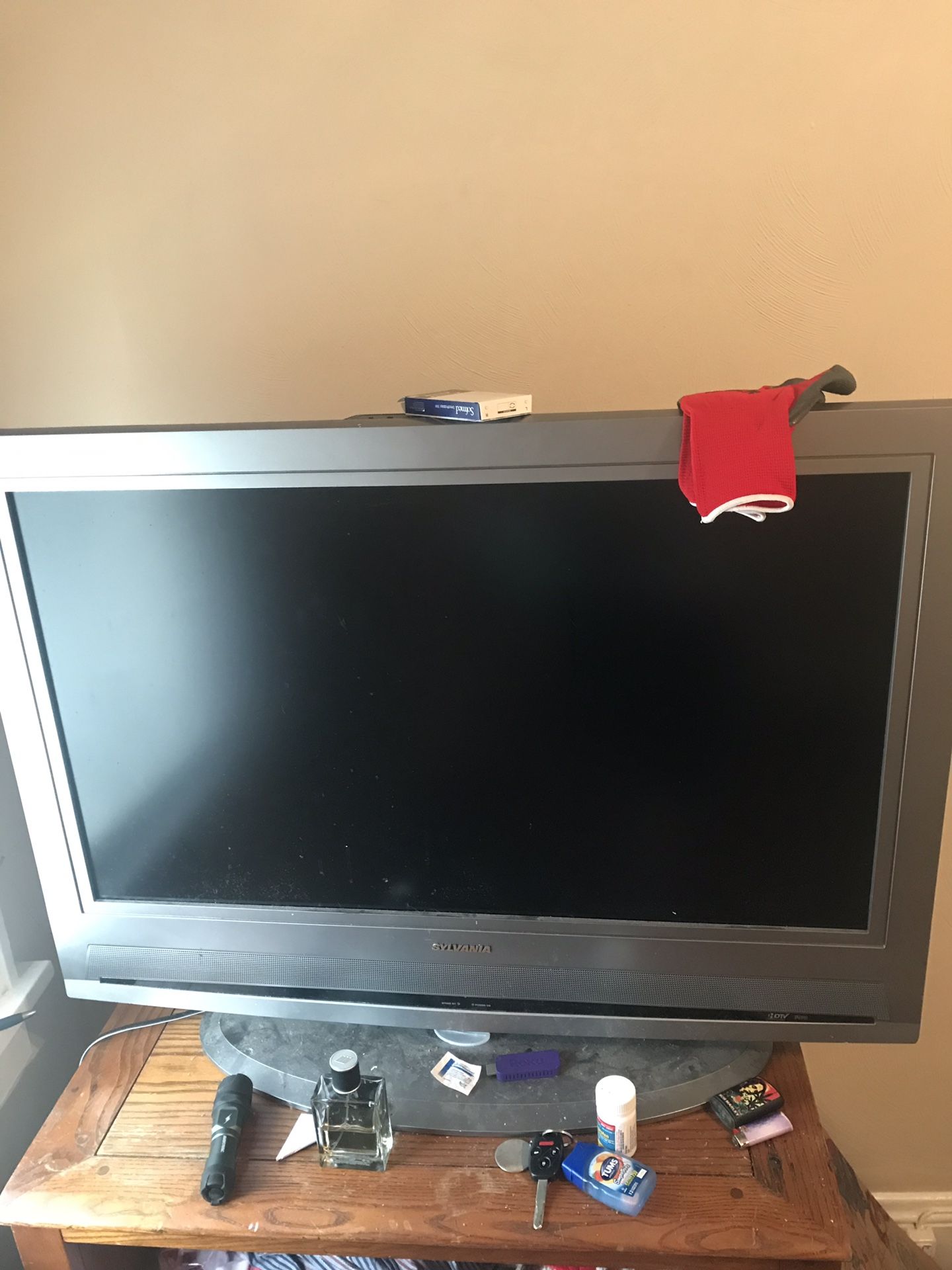 Sylvania 37” HDTV w/ Roku