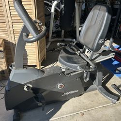 Life Fitness R3 (Recumbent Bike)