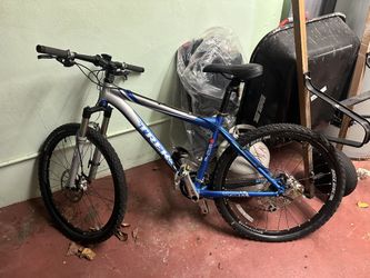 Trekk Mountain Bike Like New Barely Ever Used 26"