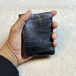 Men’s Black Genuine Leather Bifold Wallet Crocodile Texture Slim Classic Design