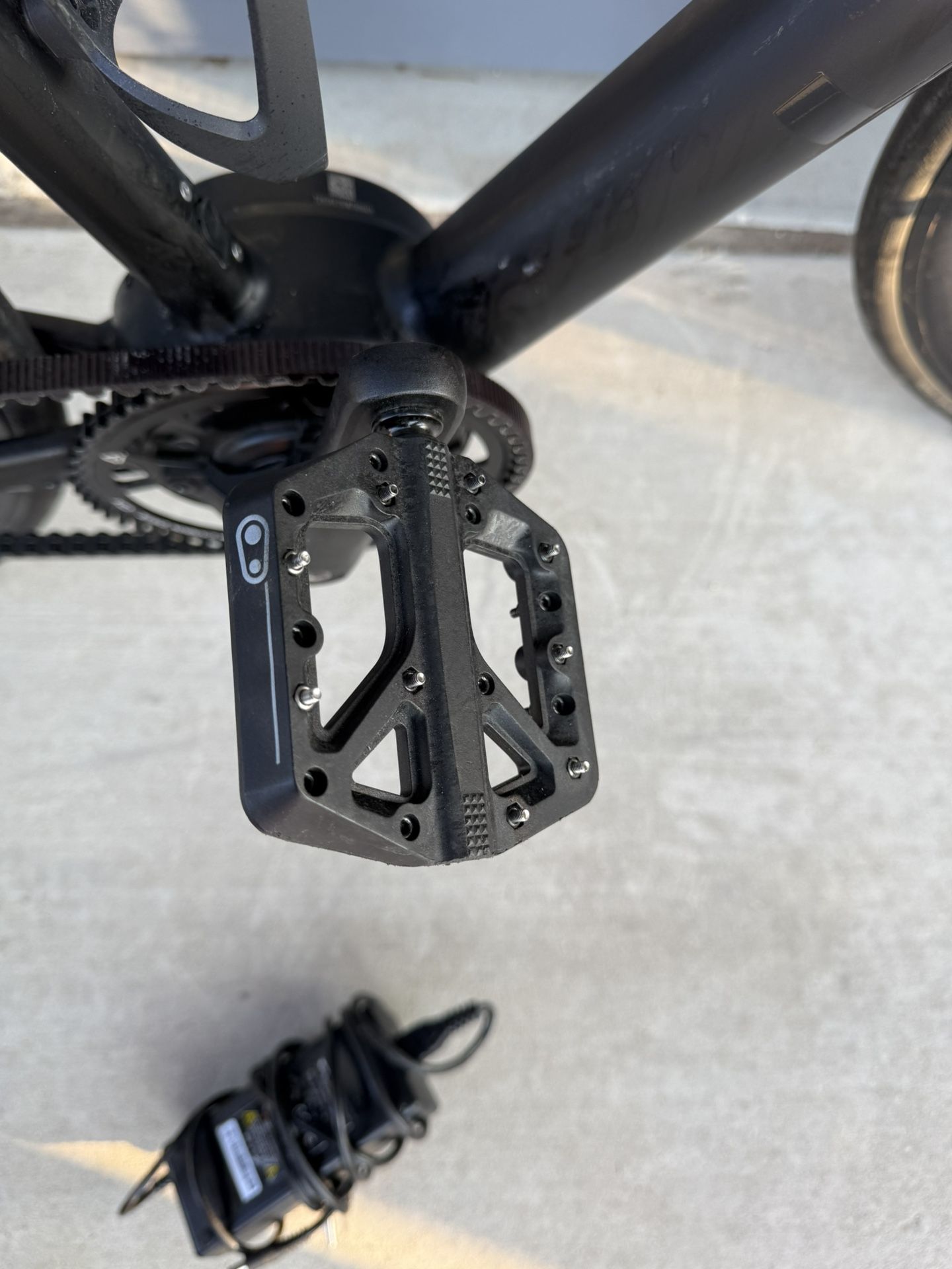 Luna Fixed Stealth E bike Medium frame