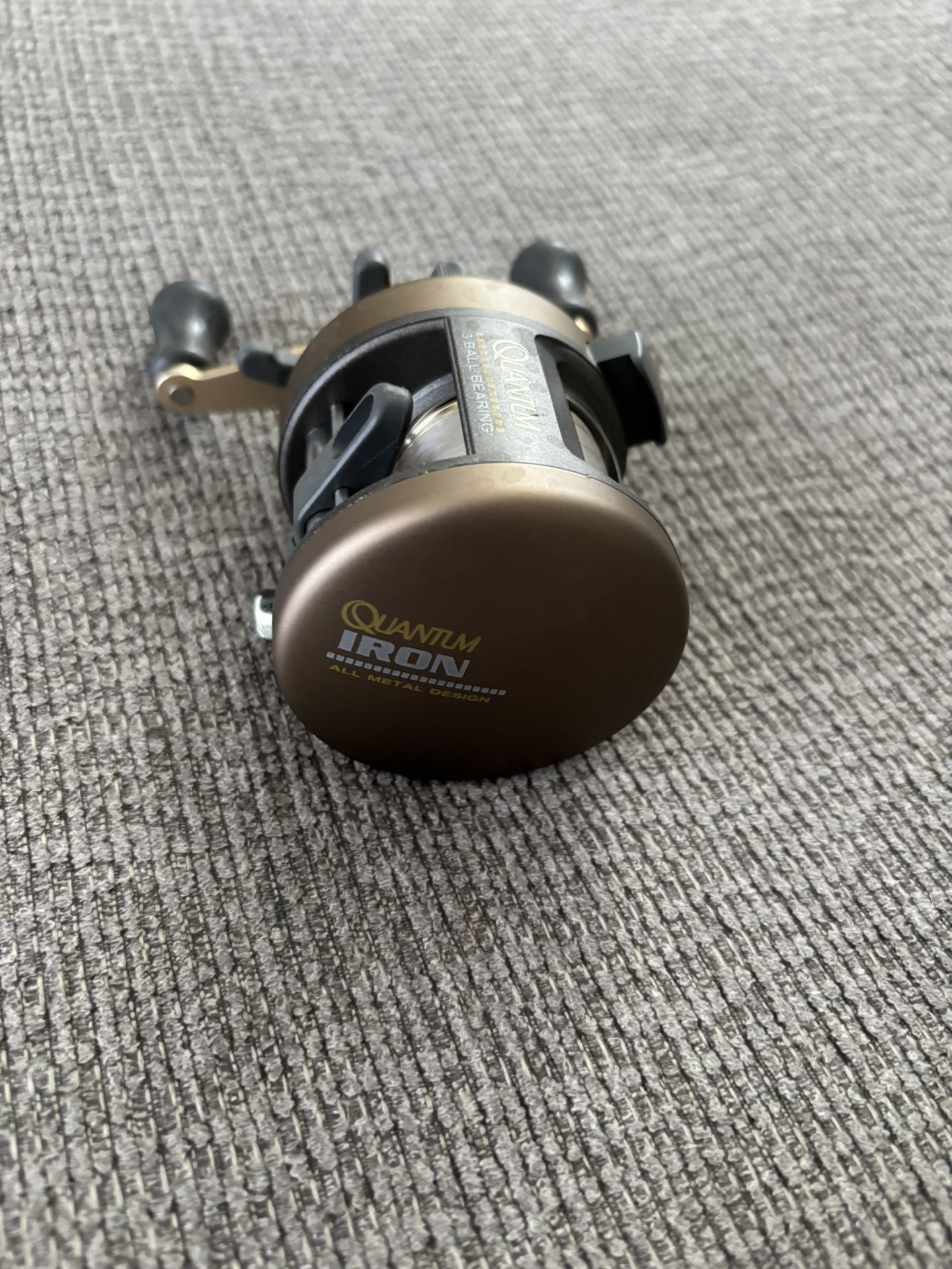 Vintage Quantum IR3 Baitcaster Round Reel