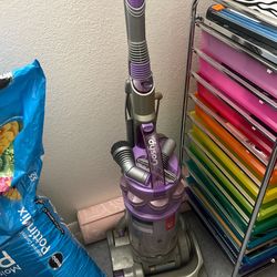 Dyson Upright Vacuum (Animal Style) – Strong Suction 🐾