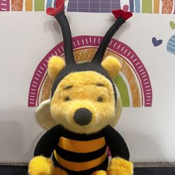 DISNEY VINTAGE WINNIE THR POOH AS A BUMBLE BEE WITH WINGS - 12 INCHES - GREAT CONDITION