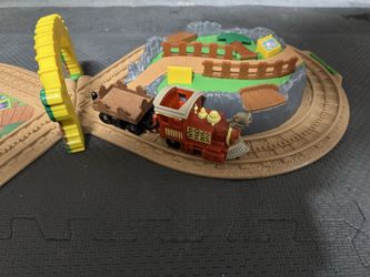 Geotrax On the Go Zoo Foldable Track with train