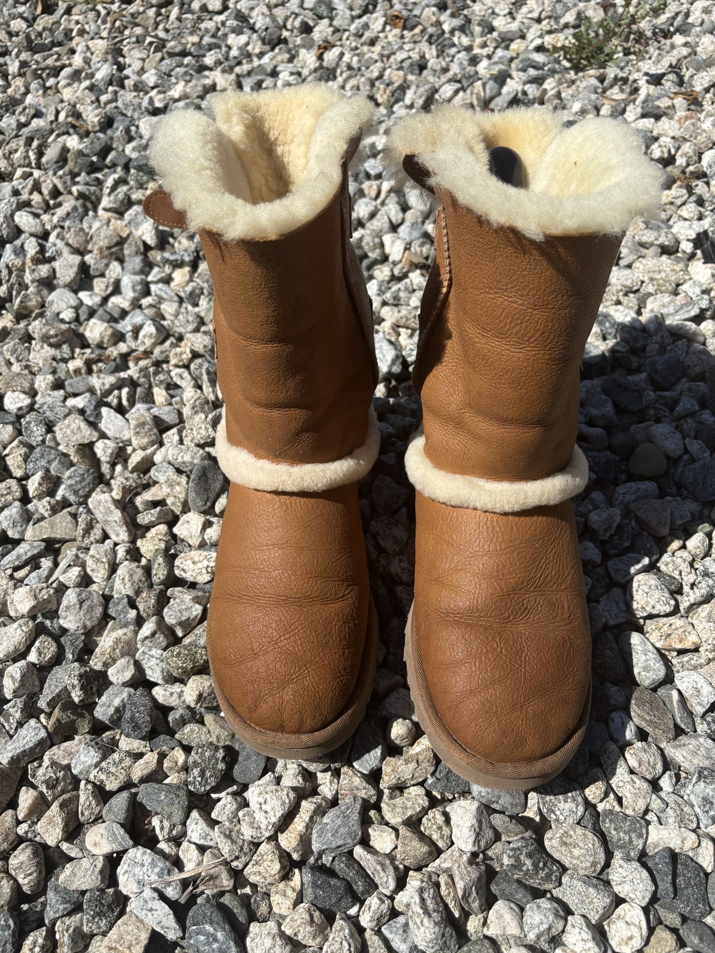 UGG Skylah Buckle Boot Chestnut Sheepskin Cream Shearling 1008229 Women Size 9