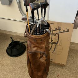 WILSON GOLF CLUBS AND BAG - Vintage 